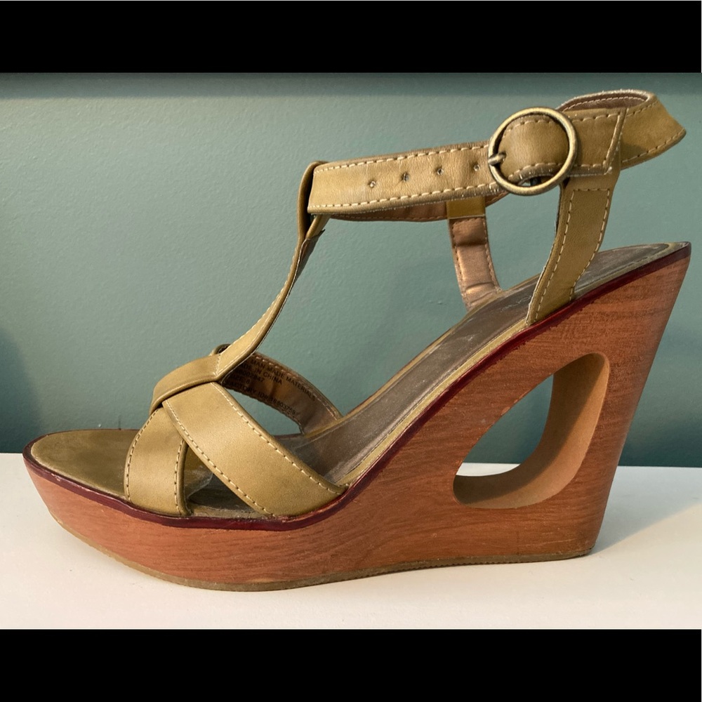 Xhilaration Wood Wedges w/ Cutout